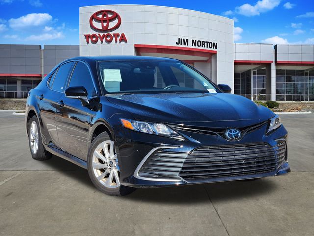 2024 Toyota Camry LE's photo