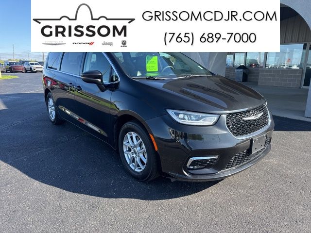 Brilliant Black Crystal Pearlcoat 2023 Chrysler Pacifica Touring L FWD Minivan Front-Wheel Drive 9-Speed Automatic