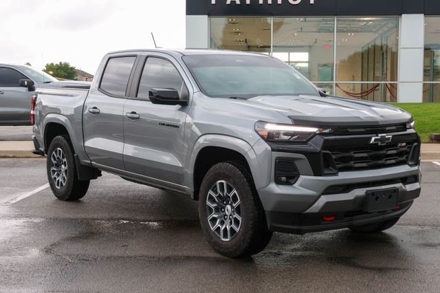 Sterling Gray Metallic 2025 Chevrolet Colorado Pickup Truck Four-Wheel Drive 8-Speed Automatic