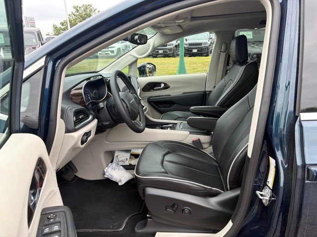 2024 Blue Pearl Chrysler Pacifica Limited AWD Van