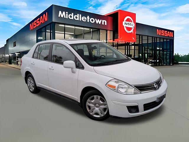 2010 Nissan Versa S's photo