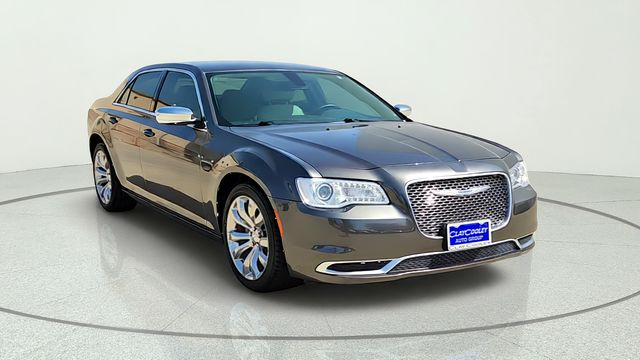 2021 Chrysler 300 Touring's photo