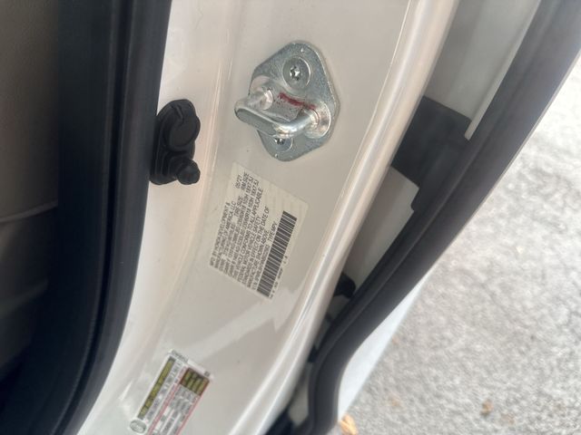 Used 2022 White Honda EX-L image 38
