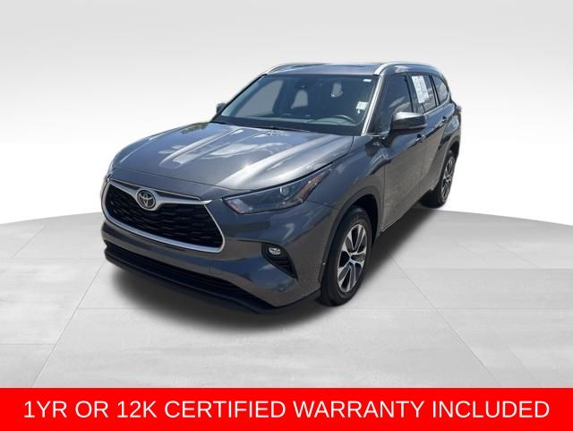 Magnetic Gray Metallic 2022 Toyota Highlander XLE FWD SUV / Crossover Front-Wheel Drive 8-Speed Automatic