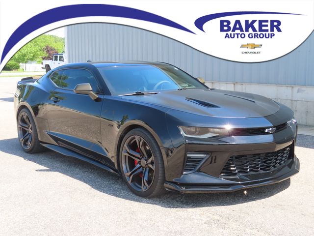 Black 2018 Chevrolet Camaro Coupe Rear-Wheel Drive 6-Speed Manual
