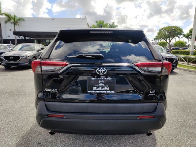 2021 Toyota RAV4 LE 10