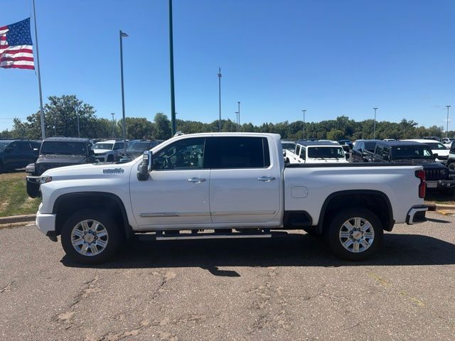 2024 Iridescent Pearl Tricoat Chevrolet Silverado 2500HD High Country 4X4 Truck