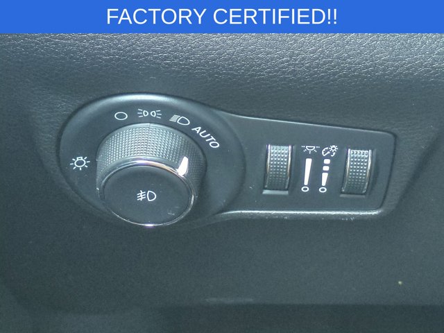 Used 2023 Silver Jeep Limited image 18