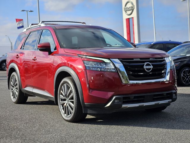 2022 Nissan Pathfinder SL's photo