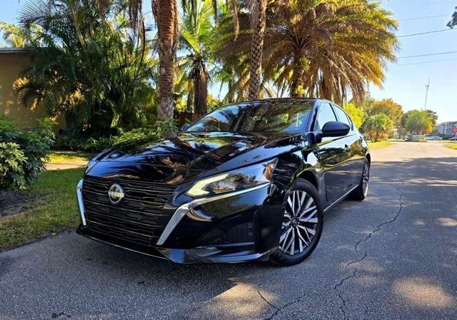 Used 2025 Black Nissan 2.5 SV image 4