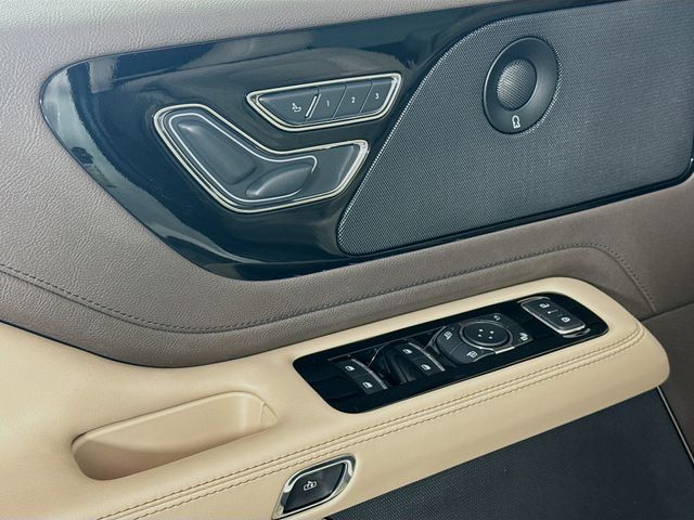 2022 Pristine White Metallic Tri-Coat Lincoln Aviator Reserve RWD SUV