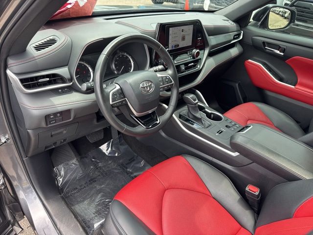 Used 2024 Toyota Highlander SUV