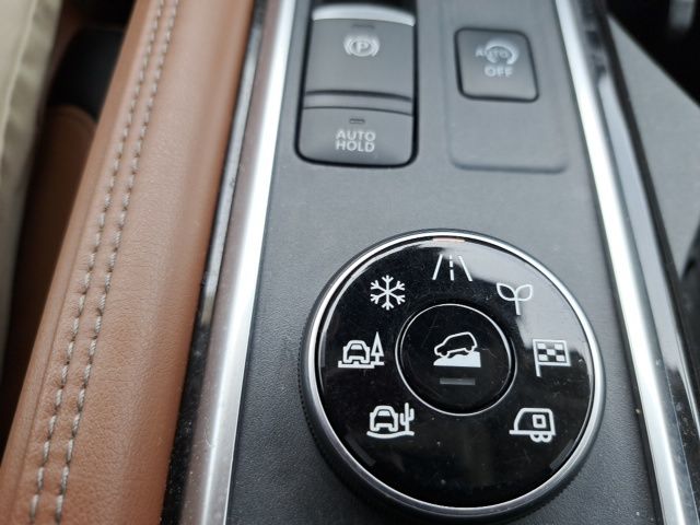 Used 2024 White Nissan Platinum image 26