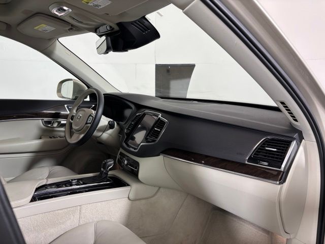 Used 2016  Volvo T6 Momentum image 23