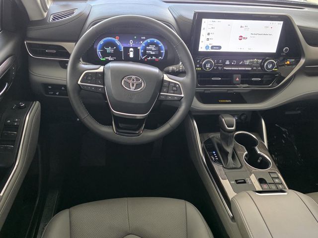 Used 2024 Toyota Highlander Hybrid SUV