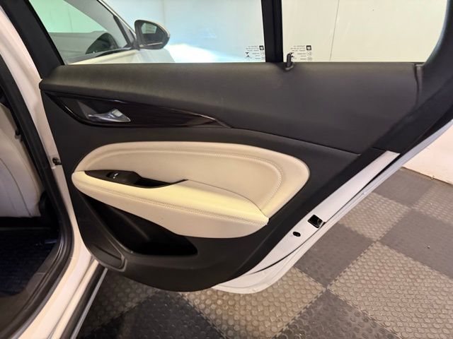 2020 Buick Regal Avenir photo