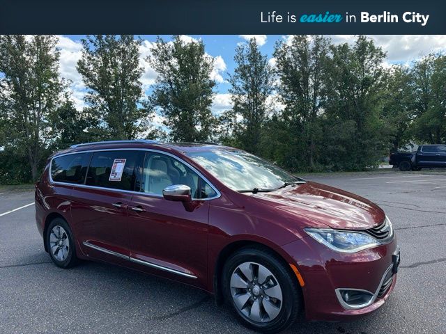 Velvet Red Pearlcoat 2017 Chrysler Pacifica Hybrid Minivan Front-Wheel Drive Continuously Variable Transmission