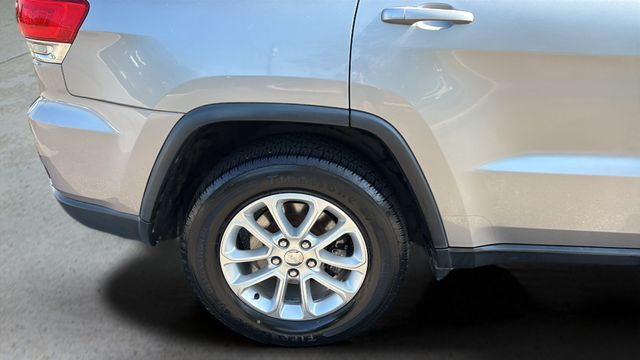 Used 2016 Silver Jeep Laredo image 34