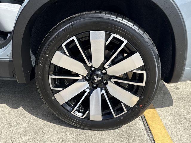 New 2025 Gray Mitsubishi SEL image 26