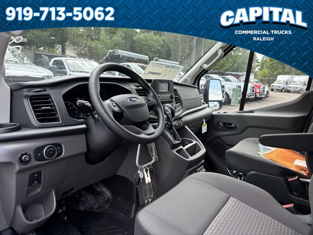 2025 Ford F-550 photo 17
