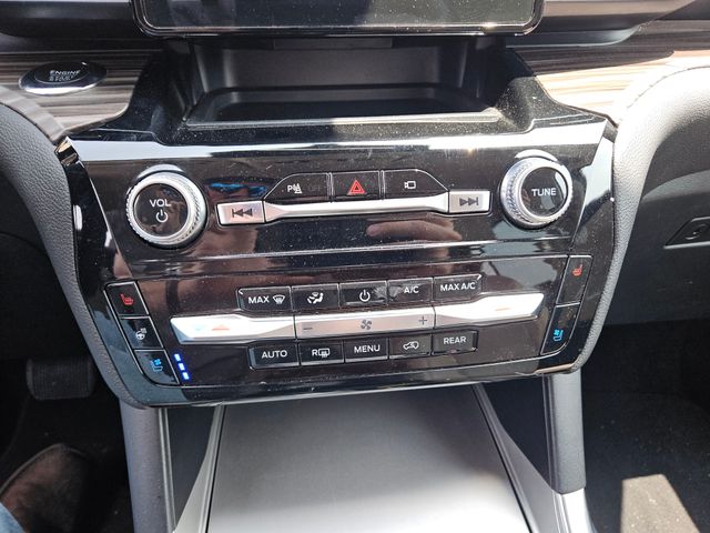 2023 Ford Explorer Limited photo
