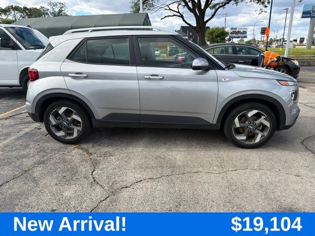 Shimmering Silver 2024 Hyundai Venue SUV / Crossover Front-Wheel Drive Continuously Variable Transmission