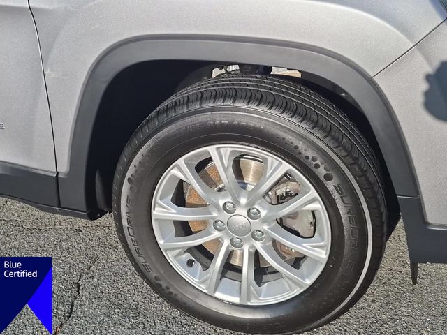 Used 2020 Silver Jeep Latitude image 10
