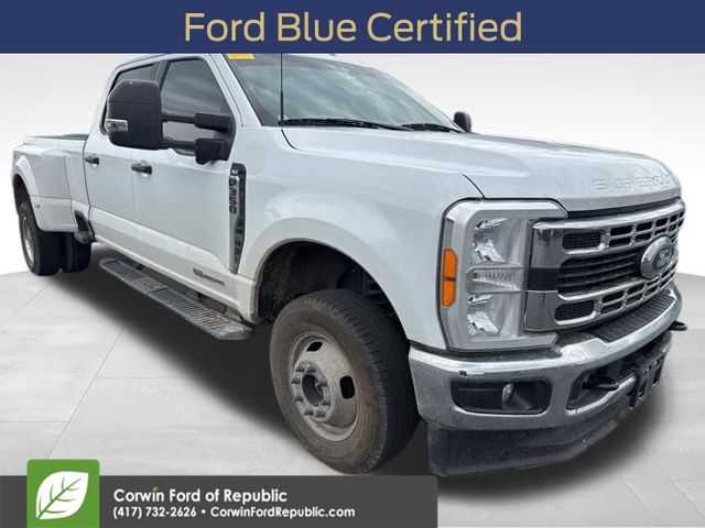 Oxford White 2023 Ford F-350 Super Duty XLT Crew Cab LB DRW 4WD Pickup Truck Four-Wheel Drive Automatic