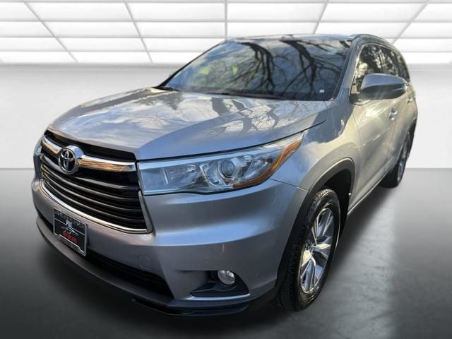 Silver Sky Metallic 2015 Toyota Highlander XLE SUV / Crossover Front-Wheel Drive 6-Speed Automatic Overdrive