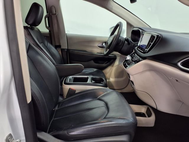 2022 Chrysler Pacifica Touring L - 11