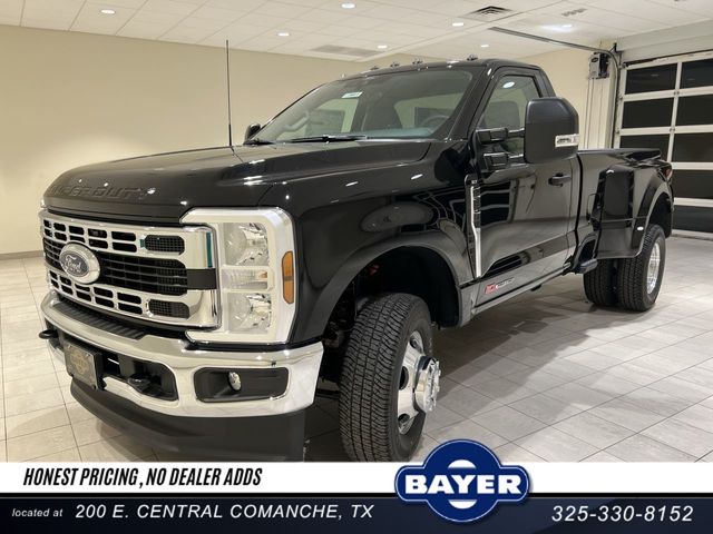 Agate Black Metallic 2026 Ford F-350 Super Duty Pickup Truck Four-Wheel Drive Automatic