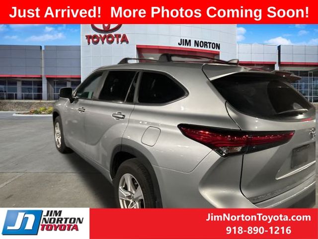 2023 Toyota Highlander LE 7