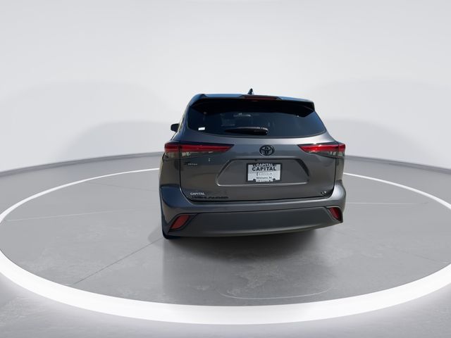 Used 2022 Gray Toyota LE image 6