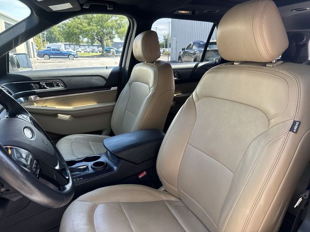 Used 2017 White Ford Limited image 17