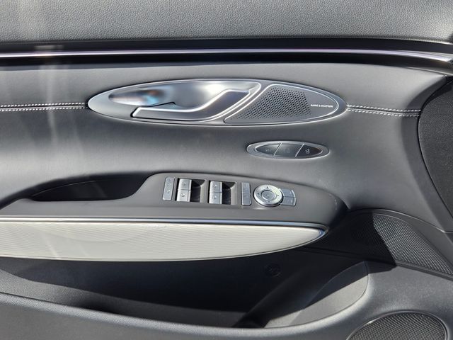 2027 Genesis Gv70