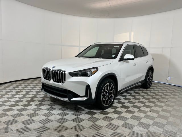 Used 2026 White BMW xDrive28i image 3