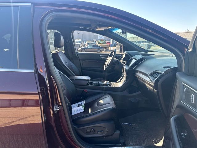 2020 Burgundy Ford Edge Titanium AWD SUV
