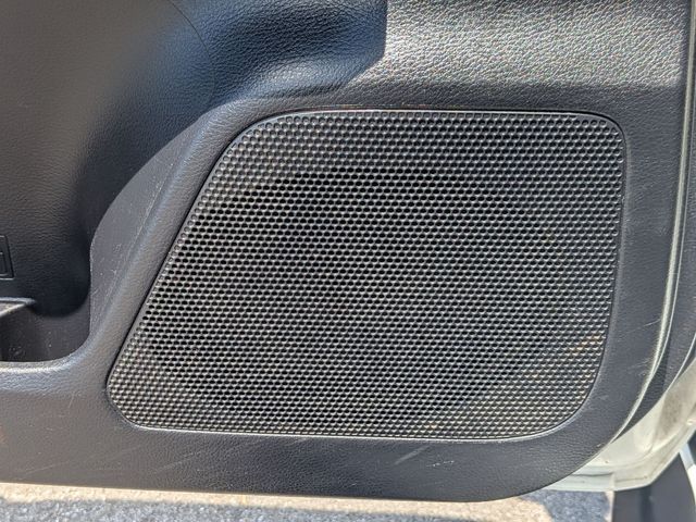 2020 Toyota Tacoma - Image 17