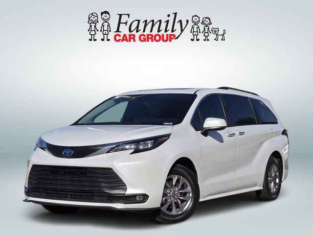 2025 Toyota Sienna XLE 7-Passenger FWD