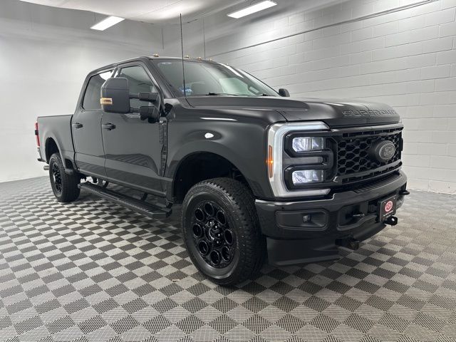 Black Metallic 2025 Ford F-250 Super Duty XLT Crew Cab 4WD Pickup Truck Four-Wheel Drive Automatic