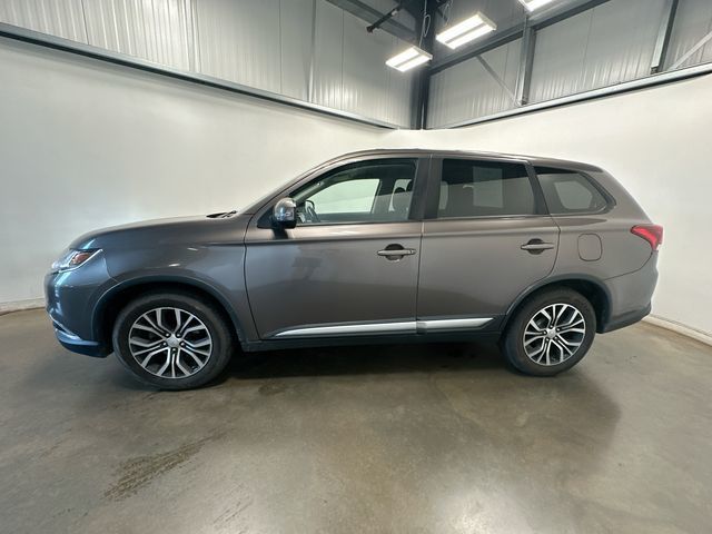 2018 Mitsubishi Outlander SE  at Subaru and VW of Moon Township