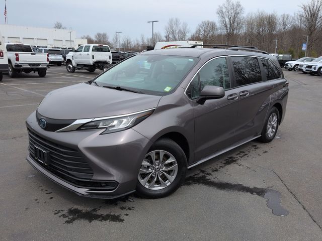 2022 Toyota Sienna LE 8-Passenger AWD