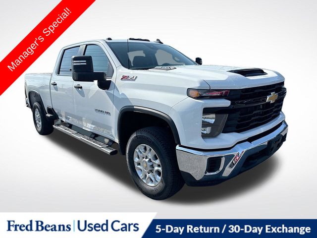 Summit White 2024 Chevrolet Silverado 3500HD Pickup Truck Four-Wheel Drive Automatic