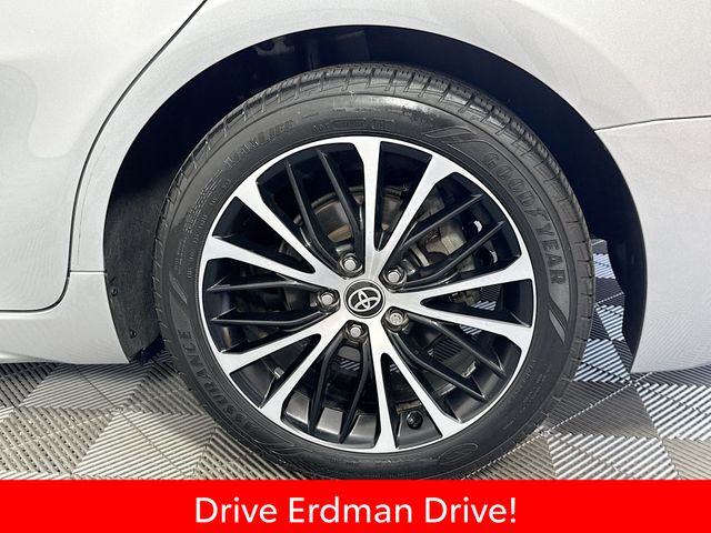 Used 2020 Toyota Camry Hybrid Sedan