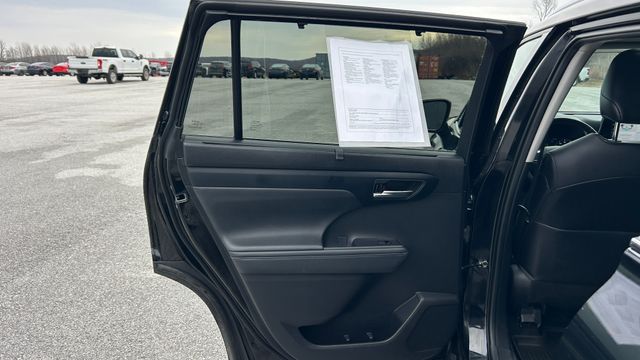 Used 2021 Toyota Highlander Hybrid SUV
