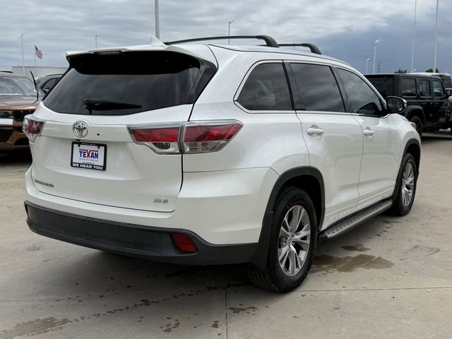 2015 Toyota Highlander XLE V6 White at Community Honda