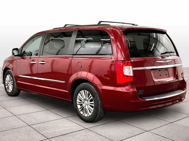2015 Chrysler Town & Country Touring-L - 10