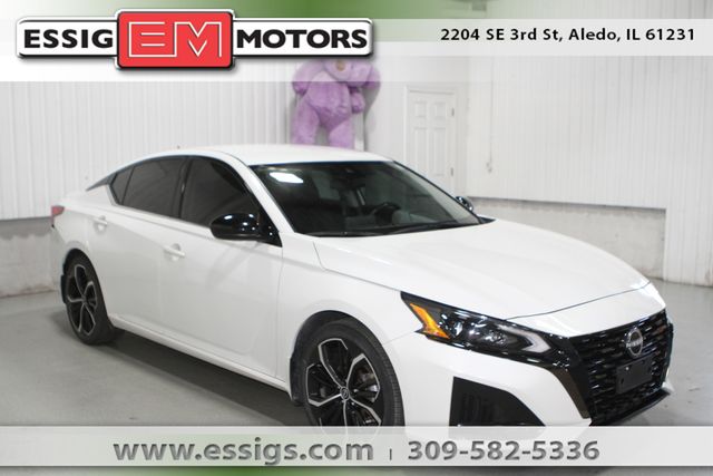 Pearl White Tricoat 2023 Nissan Altima Sedan Front-Wheel Drive Continuously Variable Transmission