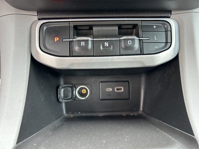 2022 GMC Acadia SLE photo