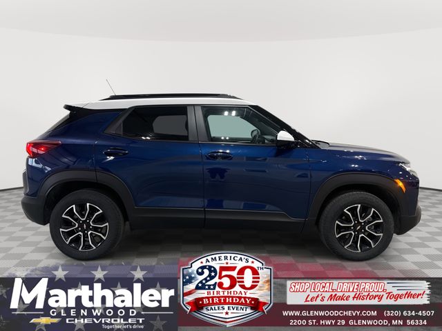 Blue Glow Metallic 2022 Chevrolet Trailblazer SUV / Crossover Four-Wheel Drive 9-Speed Automatic